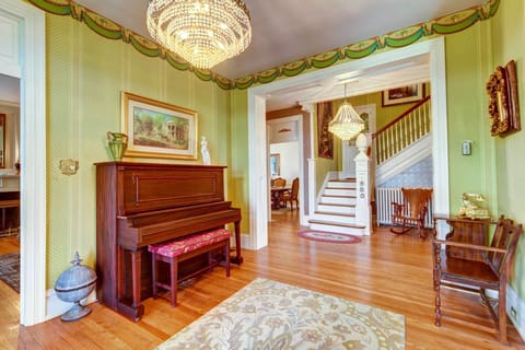 House (5 Bedrooms) | Interior