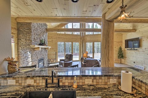 House (4 Bedrooms) | Interior