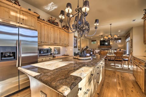 House (5 Bedrooms) | Interior