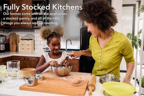 Full-size fridge, microwave, oven, stovetop