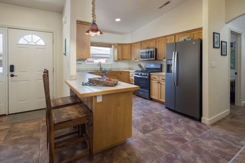 Luxury House, Hot Tub, Mountain View | Private kitchen | Full-size fridge, microwave, oven, stovetop