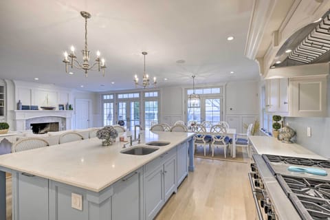 House (5 Bedrooms) | Interior