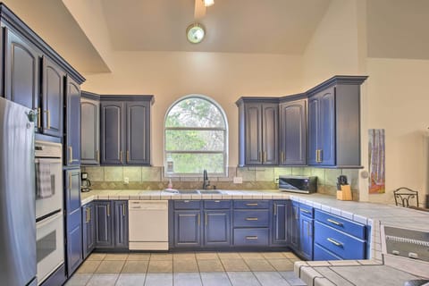 House (5 Bedrooms) | Interior