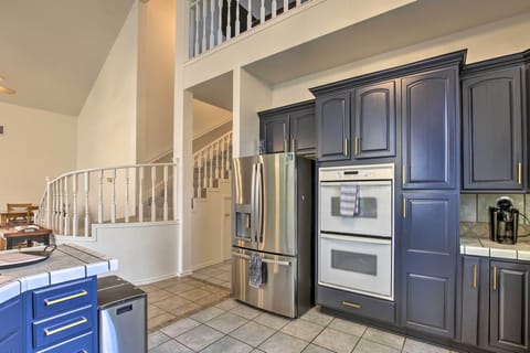 House (5 Bedrooms) | Interior