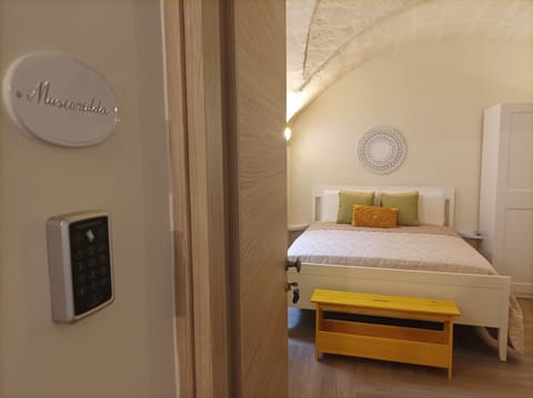 Exclusive Room, 1 Queen Bed | Down comforters, memory foam beds, free WiFi, bed sheets