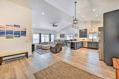 House (4 Bedrooms) | Interior