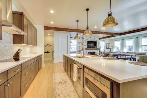 House (5 Bedrooms) | Interior
