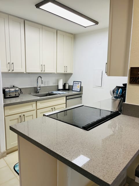 Fully furnished kitchen