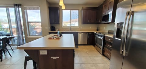 Luxury House, Multiple Bedrooms, Pool Access, Mountain View | Private kitchen | Full-size fridge, microwave, oven, stovetop