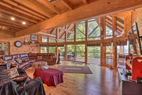 House (6 Bedrooms) | Interior