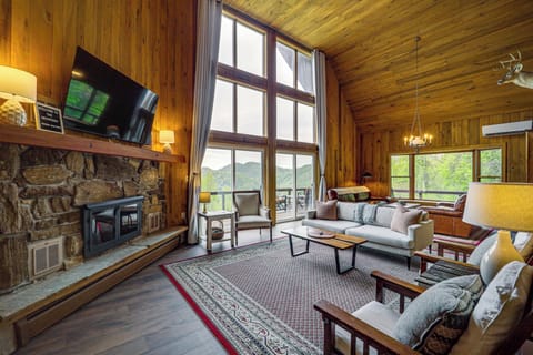 House (5 Bedrooms) | Interior