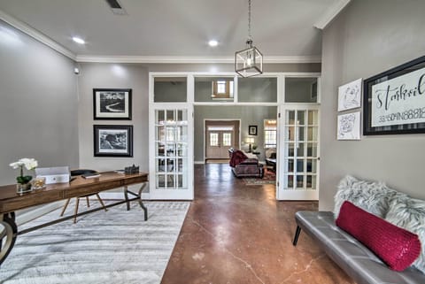 House (6 Bedrooms) | Interior