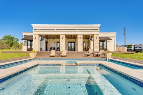Villa (3 Bedrooms) | Front of property