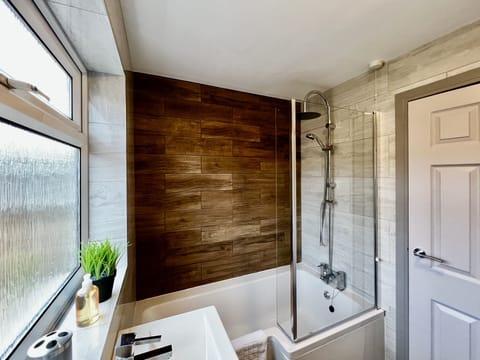 Family Townhome | Bathroom