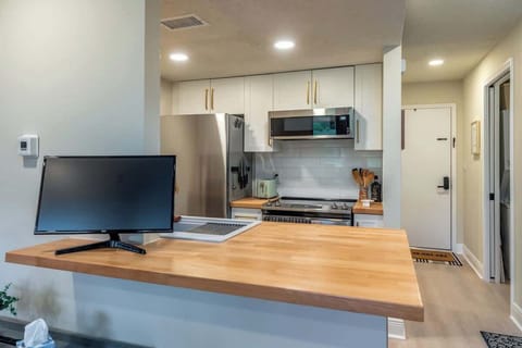 Several convenient spaces for working remotely.