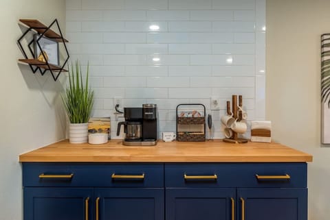 Make yourself a delicious morning drink at the fully stocked coffee bar with dual Keurig coffee maker, complimentary K cup pods, tea and all the fixings.