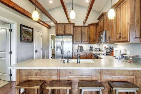 House (4 Bedrooms) | Interior