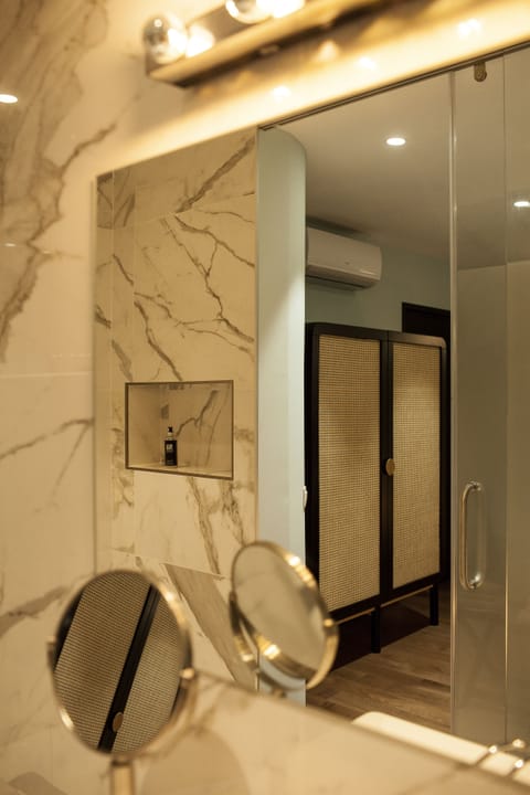 PMR Room Privilege | Bathroom | Free toiletries, hair dryer, towels