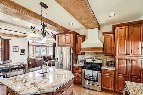 House (4 Bedrooms) | Interior