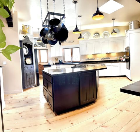 Fully stocked kitchen for all your needs.