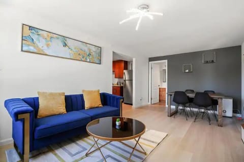 Deluxe Apartment | Living area