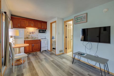 Deluxe Room, 1 Queen Bed with Sofa bed | Private kitchen | Microwave, coffee/tea maker, ice maker