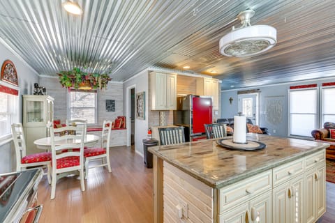 House (2 Bedrooms) | Interior