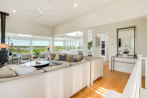 House (5 Bedrooms) | Interior