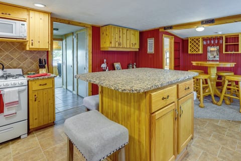 House (2 Bedrooms) | Interior