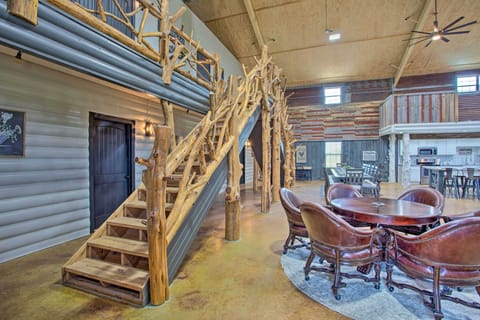 House (5 Bedrooms) | Interior