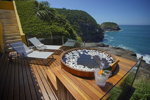 Água Marinha | Premium bedding, down comforters, in-room safe, individually decorated