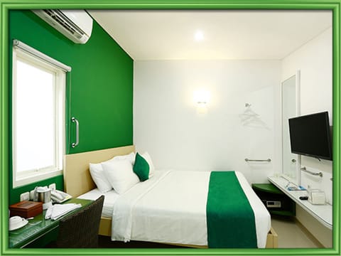 Deluxe Room | In-room safe, desk, free WiFi, bed sheets