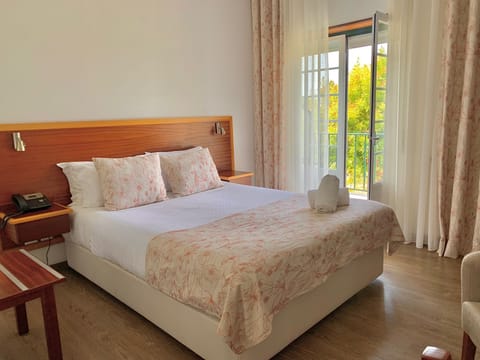Superior Double or Twin Room | Desk, free cribs/infant beds, free WiFi, bed sheets