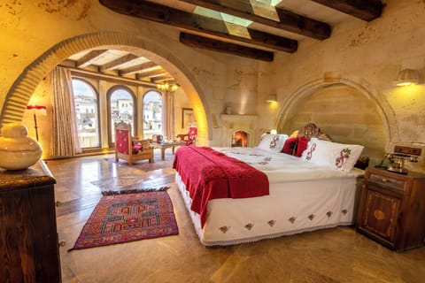 Panoramic Suite | Egyptian cotton sheets, hypo-allergenic bedding, down comforters