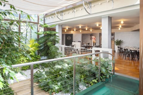 2 restaurants, breakfast, dinner served; Italian cuisine