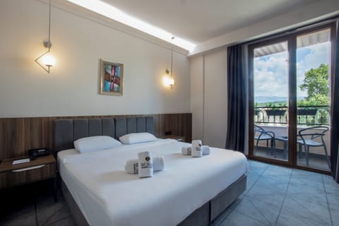 Standard Double or Twin Room | Minibar, in-room safe, individually furnished, soundproofing