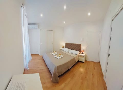 Premium bedding, individually decorated, individually furnished, desk