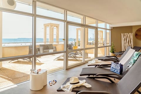 Couples treatment rooms, sauna, hot tub, steam room, Turkish bath