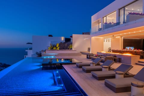 Gorgeous poolside with ocean view