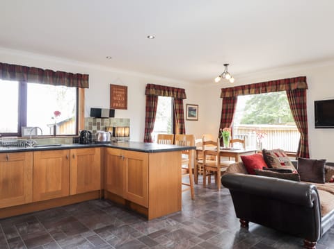 Dishwasher, cookware/dishes/utensils