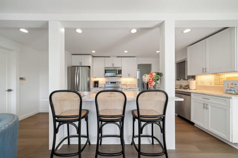 Kitchen Bar open to dining room and Living room with electric fireplace, Streaming TV