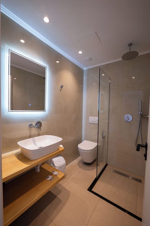 Combined shower/tub, free toiletries, hair dryer, slippers