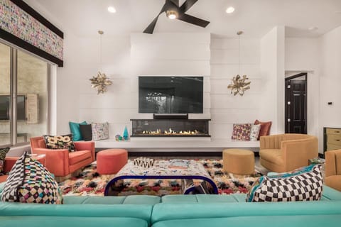 A Designers Delight! Modern High End Design Throughout