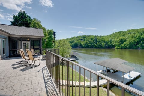 Goodview Vacation Rental | 5BR | 3.5BA | 3,500 Sq Ft | Access Only By Stairs