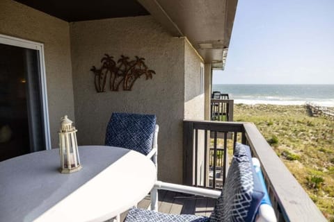 Balcony with stunning ocean view.