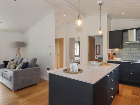 Cottage | Private kitchen | Fridge, dishwasher, electric kettle, toaster