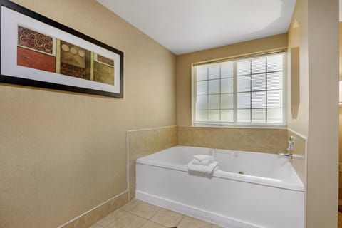 Suite, 1 King Bed, Non Smoking, Jetted Tub (Presidential;with Sofabed) | Room amenity