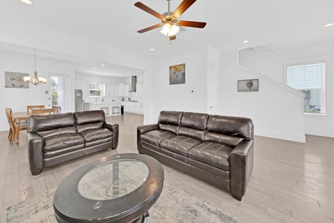 Relax and enjoy this spacious and open home`