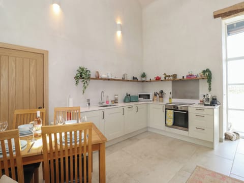 Dishwasher, cookware/dishes/utensils