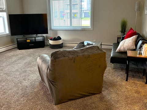 Spacious living room